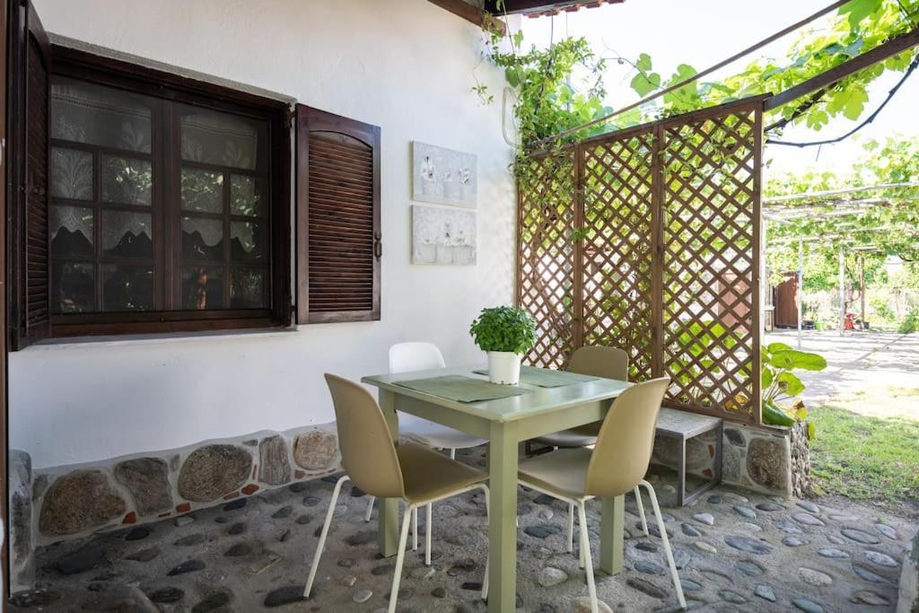 Traditionelles Appartement Athos Shadow Am Meer Paralia Sikias Экстерьер фото